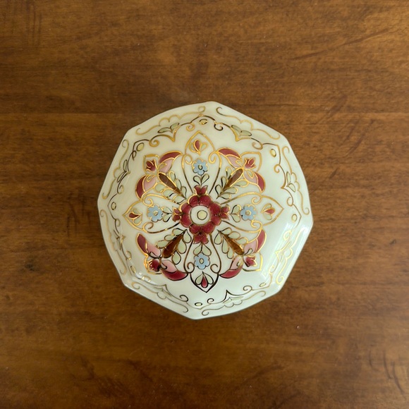 Zsilnay Hungary hand painted porcelain trinket box - Picture 1 of 5